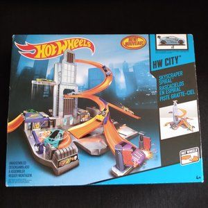 NEW Hot Wheels HW City Skyscraper Spiral Race Set